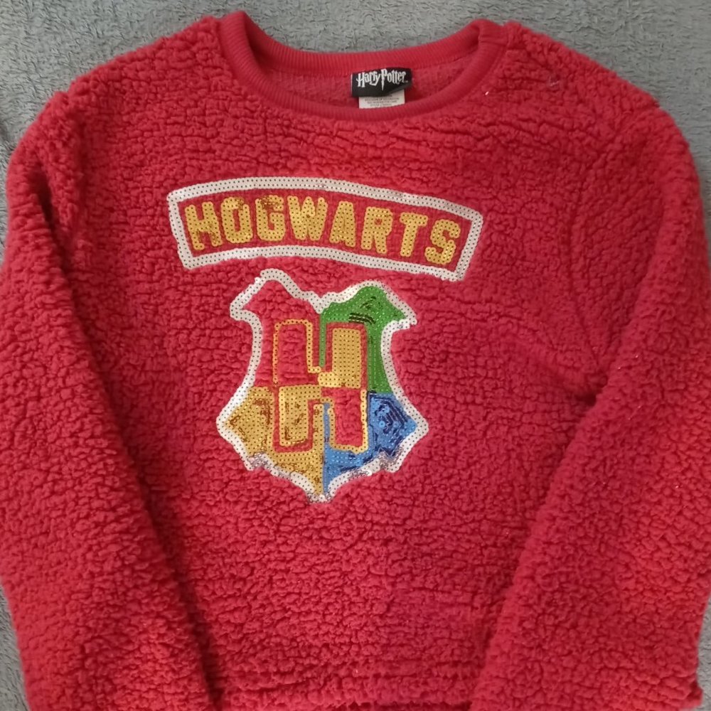 Juniors XS Harry potter Hogwarts Sweater.